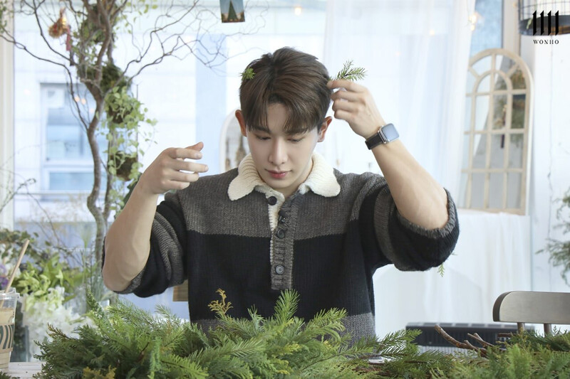 Wonho - Christmas Special Behind Photos documents 8