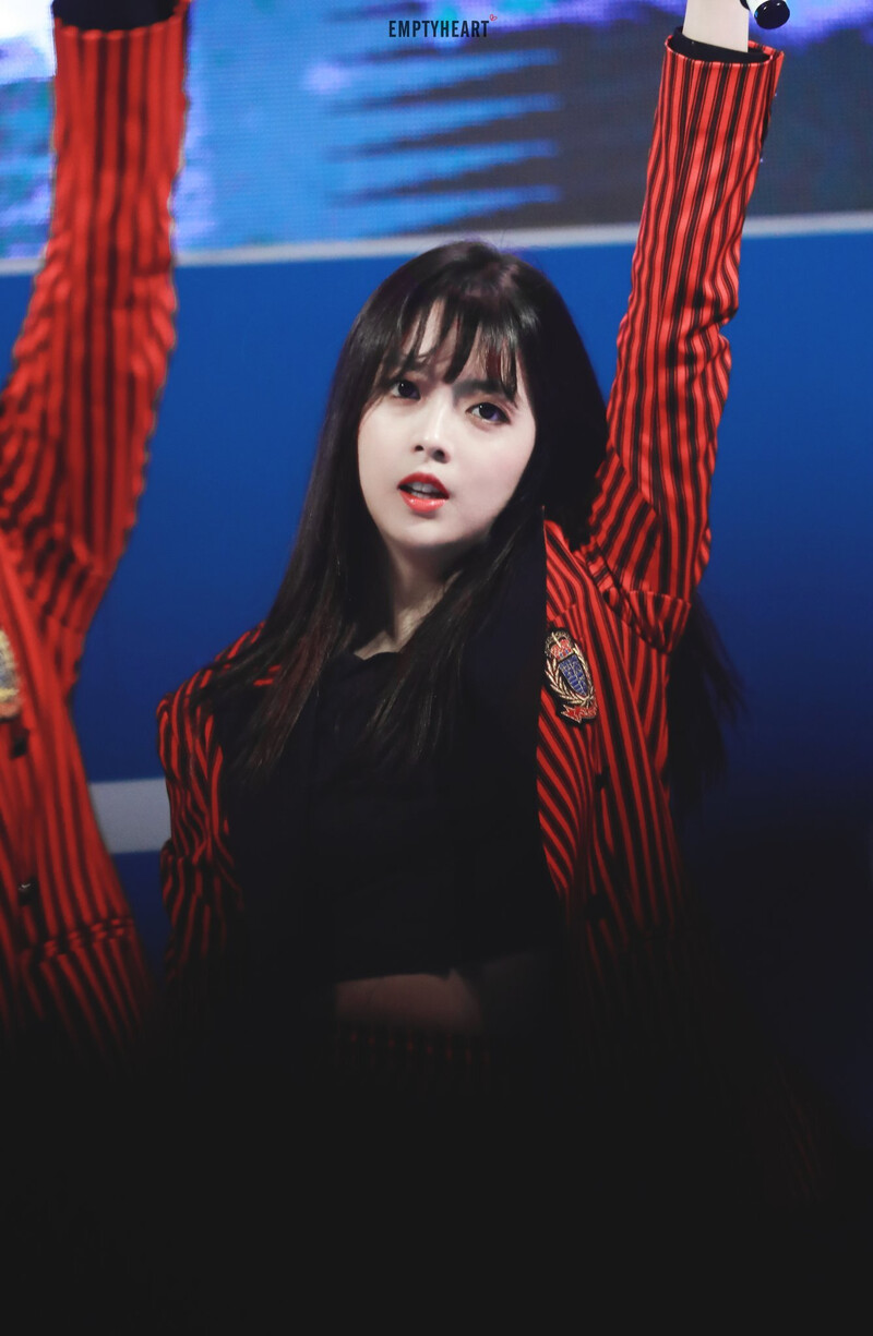 180508 Weki Meki Suyeon at Kyungsung University Festival documents 2