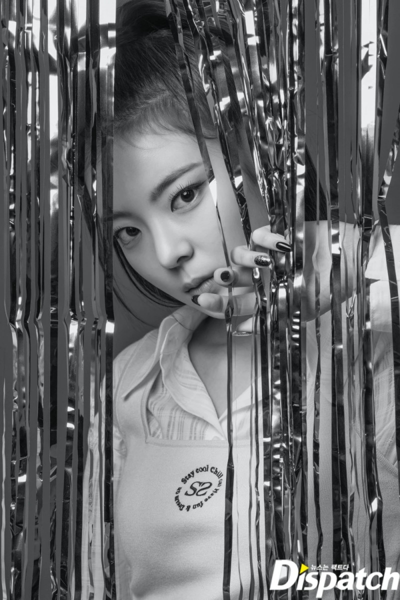 210427 ITZY Lia 'GUESS WHO' Promotion Photoshoot by Dispatch documents 4