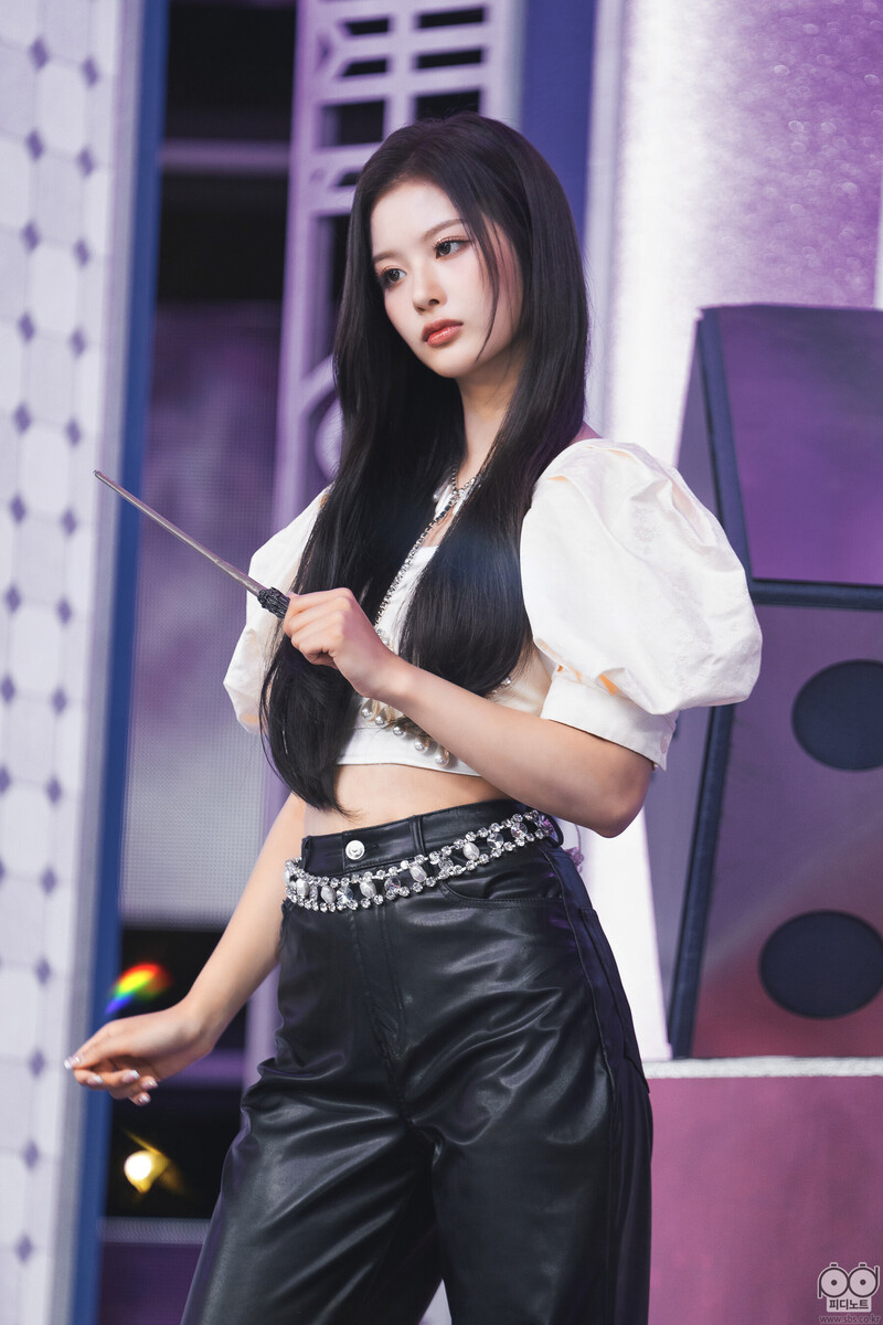 220925 NMIXX Sullyoon - 'DICE' at Inkigayo documents 5