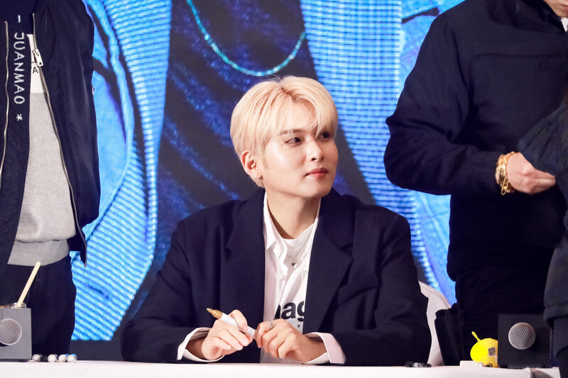 200105 Super Junior Ryeowook at 'Timeslip' Fansign in Chengdu documents 2