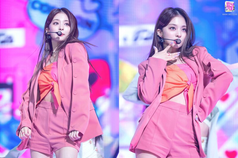 210912 fromis_9 'Talk & Talk' at Inkigayo documents 3