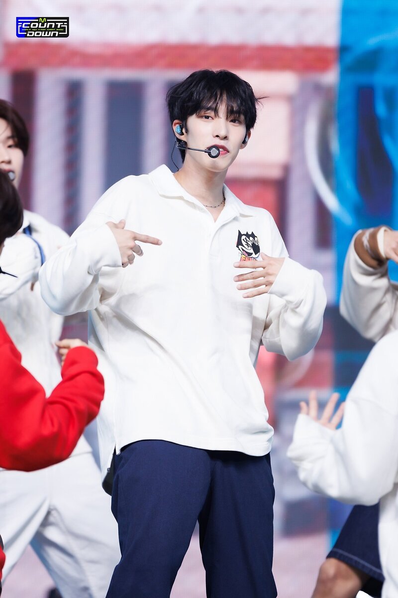 231019 YOUNITE - 'Love it (정했어)' at M COUNTDOWN documents 7