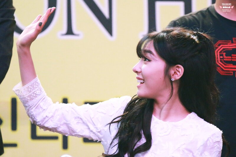 150827 Girls' Generation Tiffany at Lion Heart Daejeon Fansign documents 3