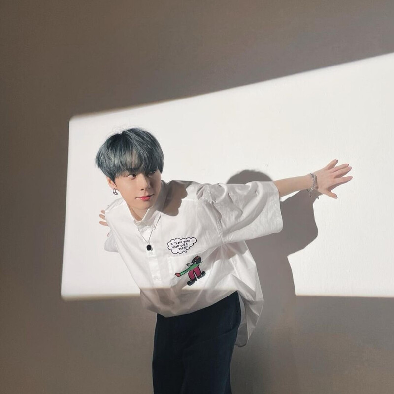 18 July 2022 - Oneus Instagram update Hwanwoong documents 2