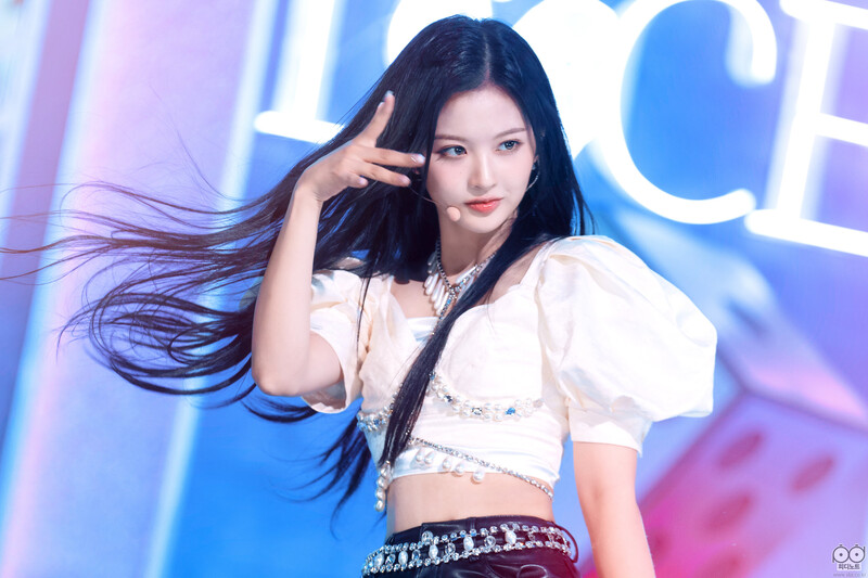 220925 NMIXX Sullyoon - 'DICE' at Inkigayo documents 3