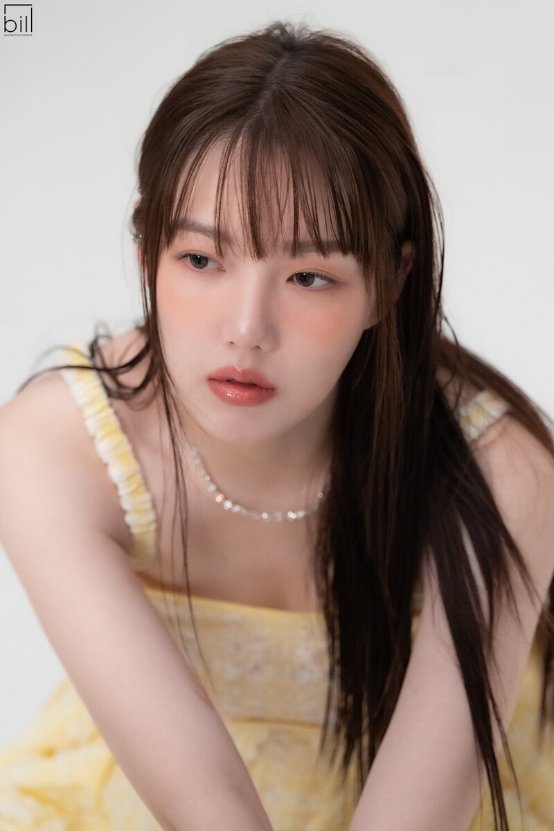 230901 Bill Entertainment Naver Post - YERIN for 'Star1 Magazine' behind documents 14