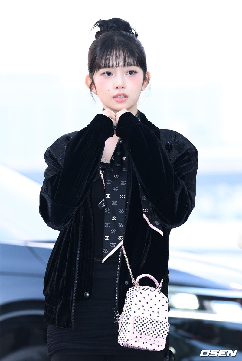 241121 IVE Rei at Incheon International Airport documents 1