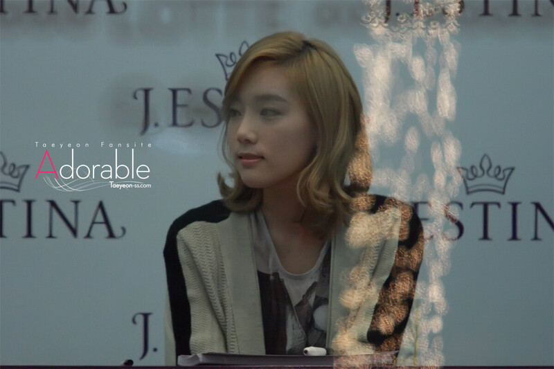 111204 Girls' Generation Taeyeon at J.ESTINA Fansign documents 2