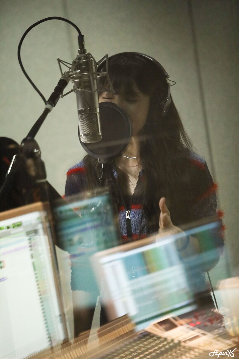 220420 IST Naver post - APINK 'I want you to be happy' recording behind documents 16