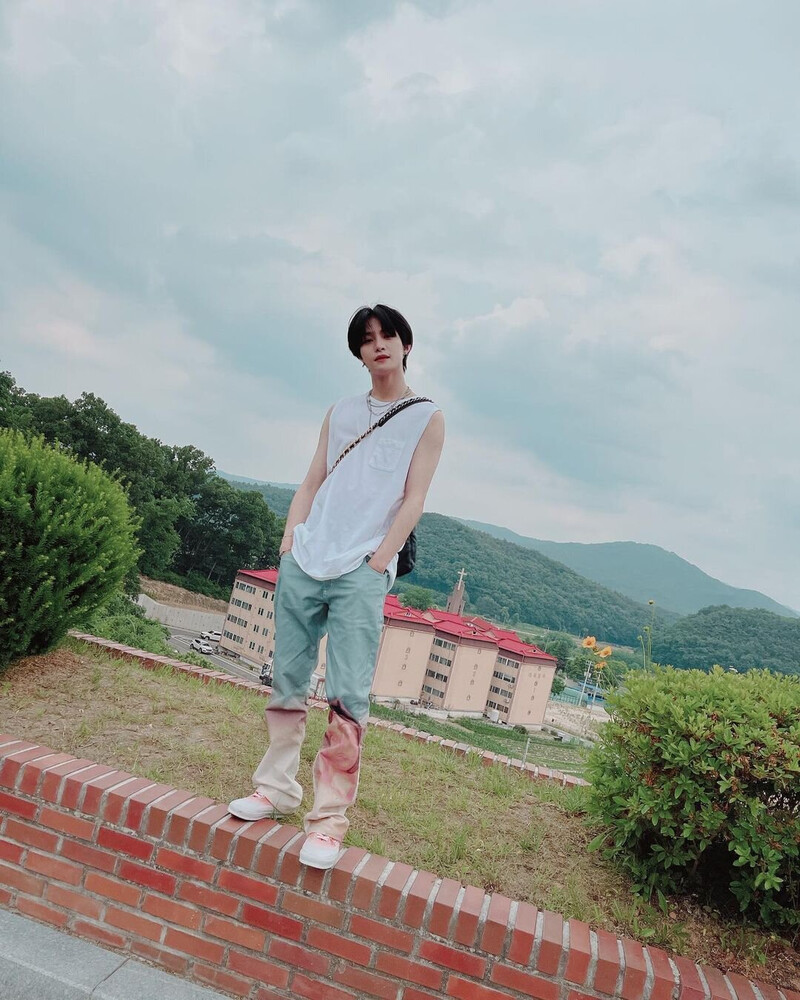 220724 WAYV Yang Yang Instagram Update documents 4