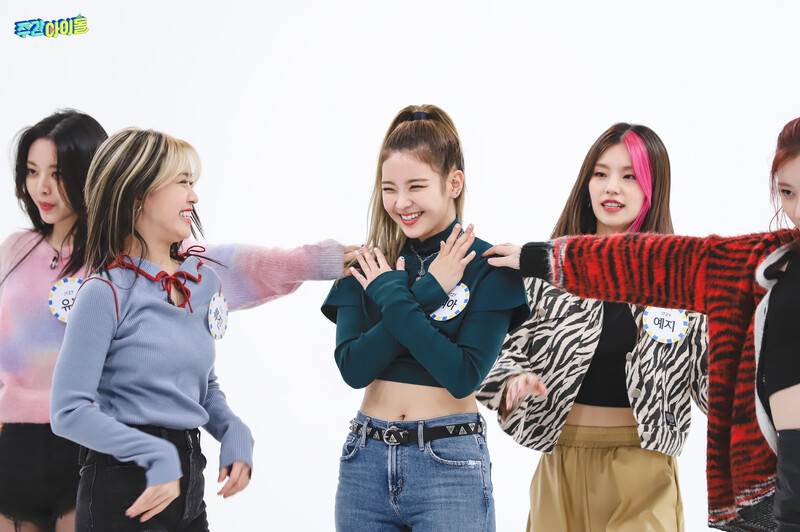 210929 MBC Naver Post - ITZY at Weekly Idol documents 9