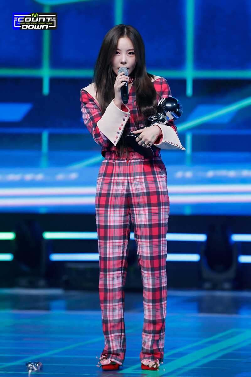 220127 Whee In - 'Make Me Happy' at M COUNTDOWN documents 3