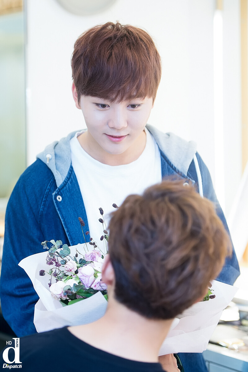 161116 SEVENTEEN for MBC Every1 'StarShow 360' preparation [Dispatch] - Seungkwan documents 1