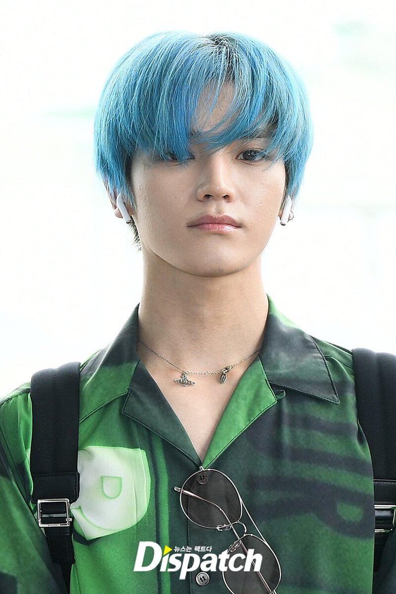 190719 NCT Taeyong at Incheon International Airport documents 2
