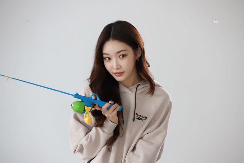 211110 MNH Naver Post - Chungha's Reebok FW Commercial Shoot Behind documents 7