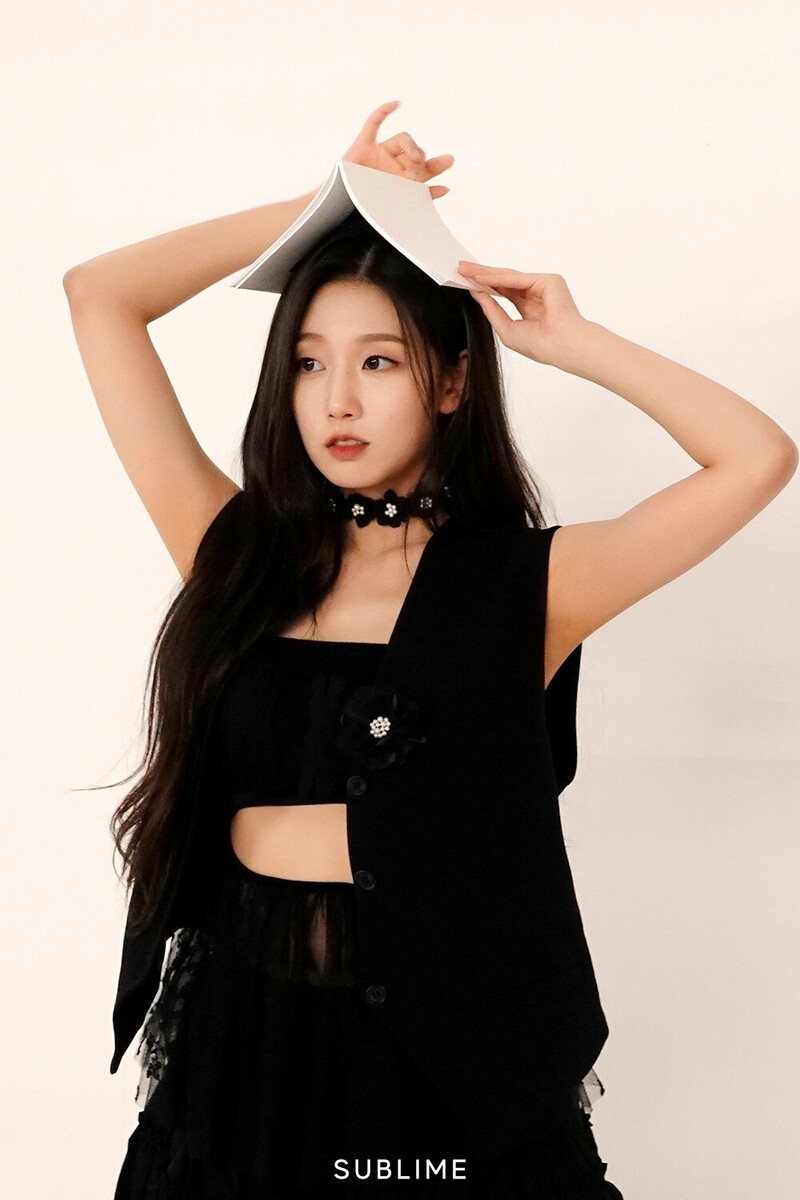 220331 Sublime Naver Post - Yein - Maps Magazine Photoshoot Behind documents 29