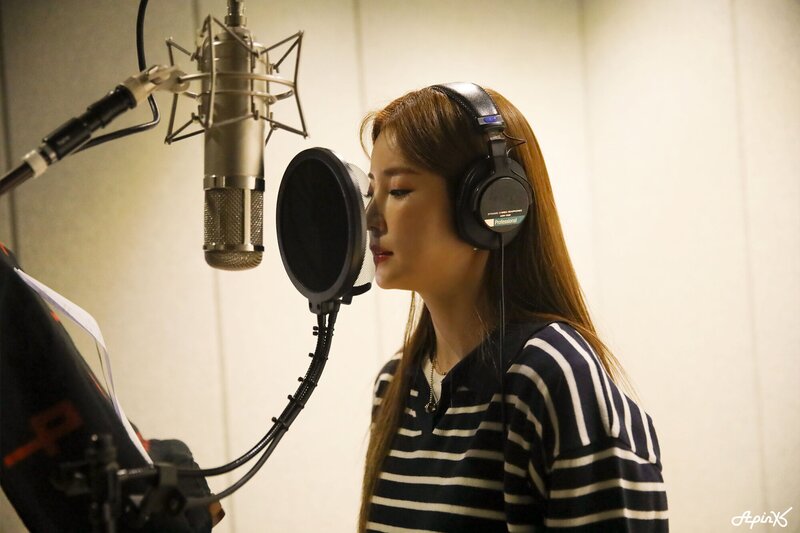 220420 IST Naver post - APINK 'I want you to be happy' recording behind documents 25
