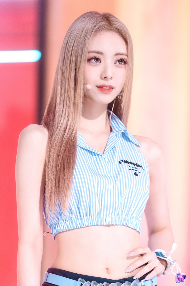 220717 ITZY Yuna - Sneakers at SBS Inkigayo documents 6