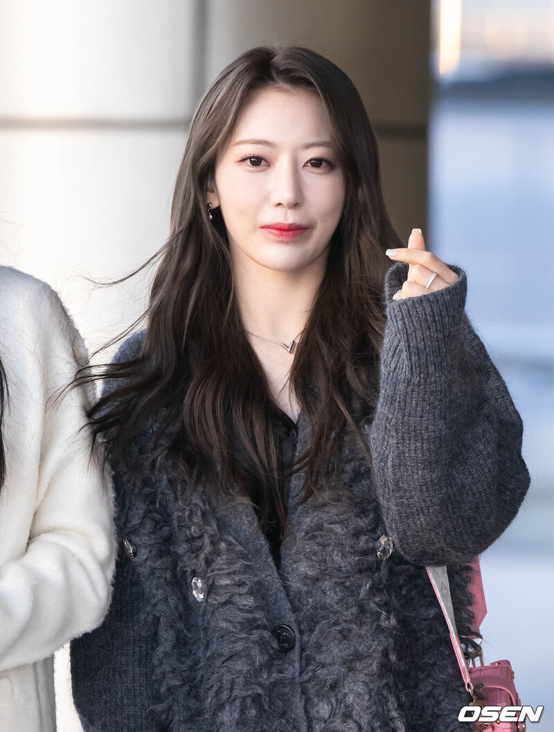 221127 LE SSERAFIM Sakura - GMP Airport Departure | kpopping