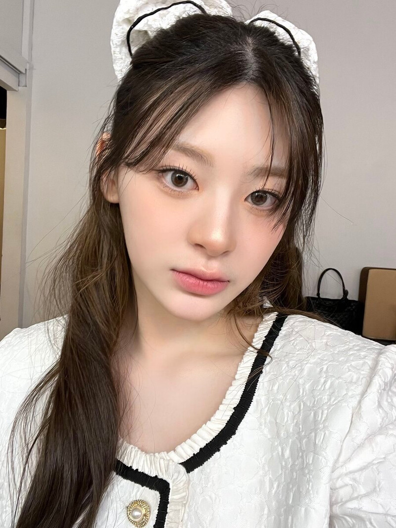 230428 STAYC Twitter Update - Seeun documents 2