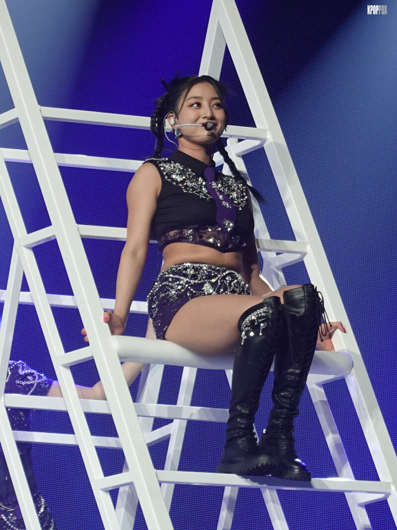 230613 TWICE Jihyo - ‘READY TO BE’ World Tour in Oakland Day 2 documents 1