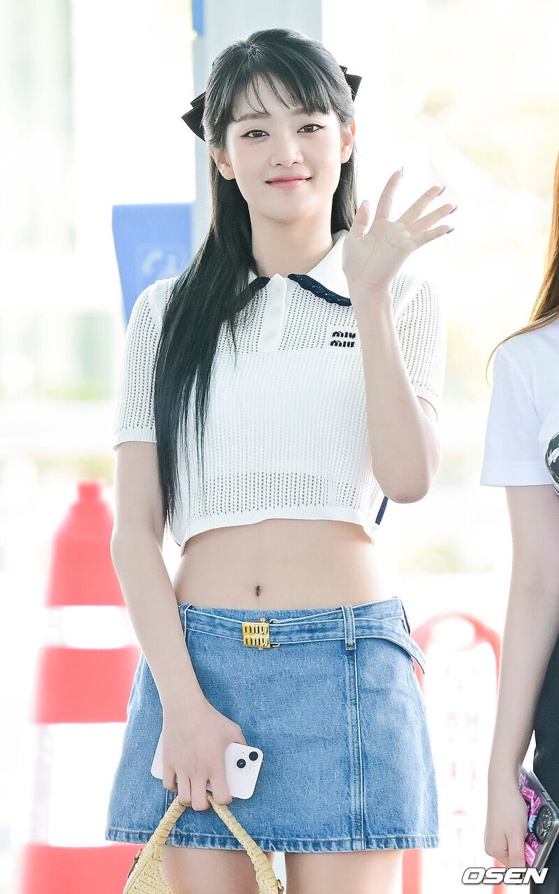 230622 (G)I-DLE Minnie at Incheon International Airport documents 1