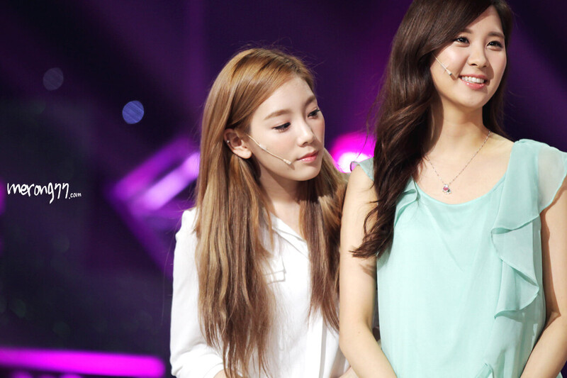 120509 Girls' Generation Taeyeon at Gag Concert documents 4