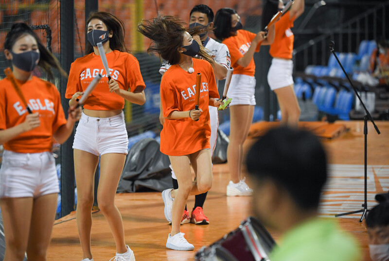 210615 Lovelyz Mijoo - Hanwha Eagles 1st Pitch documents 2