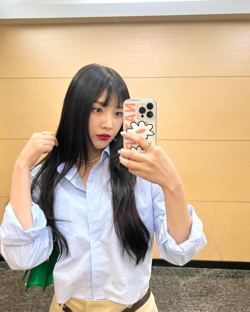 220409 Red Velvet Joy Instagram Update documents 3