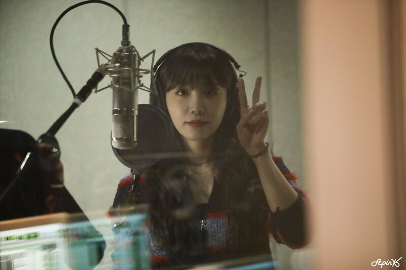 220420 IST Naver post - APINK 'I want you to be happy' recording behind documents 15