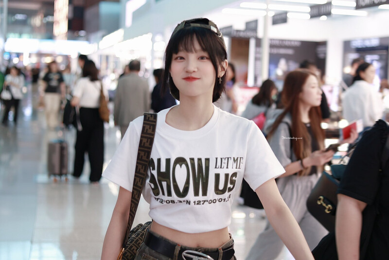 240618 (G)I-DLE Yuqi at Incheon International Airport documents 17