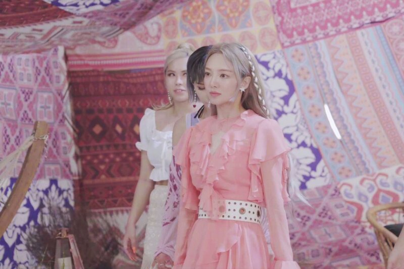 210809 HYO 'Second (feat. BIBI)' MV Shooting Behind by Melon documents 2