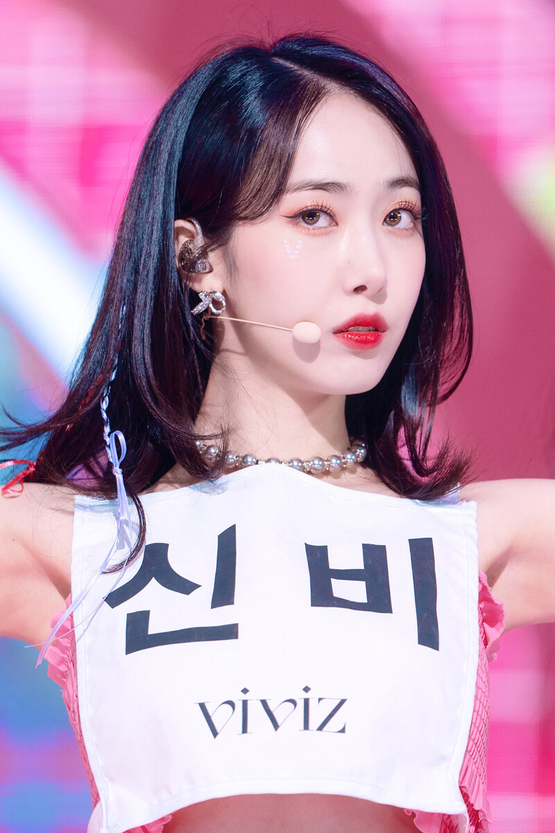 220220 VIVIZ Sinb - 'BOP BOP!' at Inkigayo documents 14