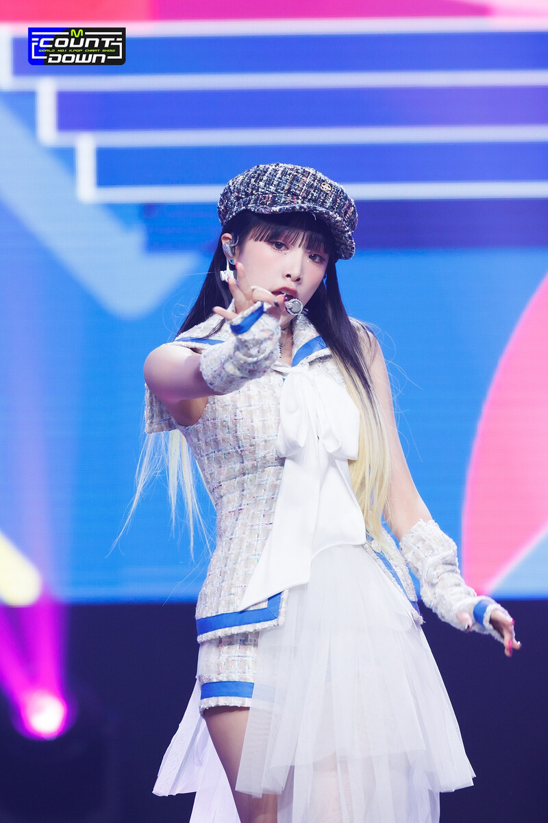 220811 Yena - 'SMARTPHONE' at M COUNTDOWN documents 2