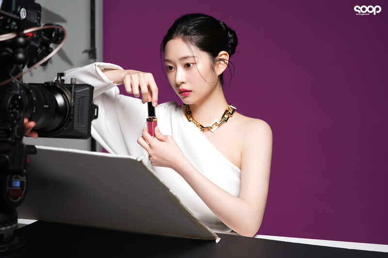 230504 SOOP Naver Post - Kim Minju - Tom Ford Photoshoot Behind documents 1