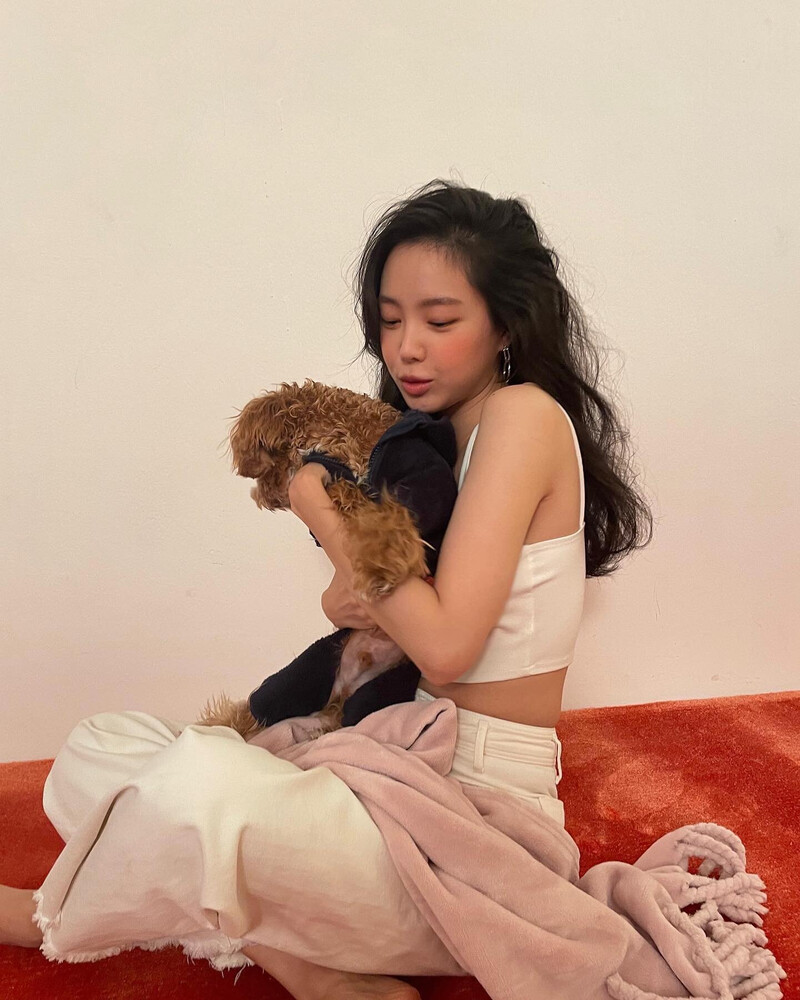 220322 Apink Naeun Instagram Update documents 3