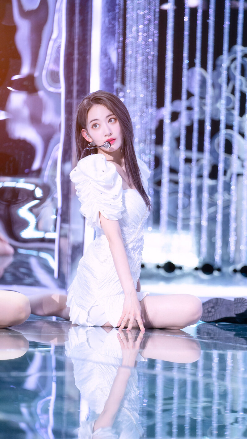 220508 LE SSERAFIM Sakura - 'FEARLESS' at Inkigayo documents 11