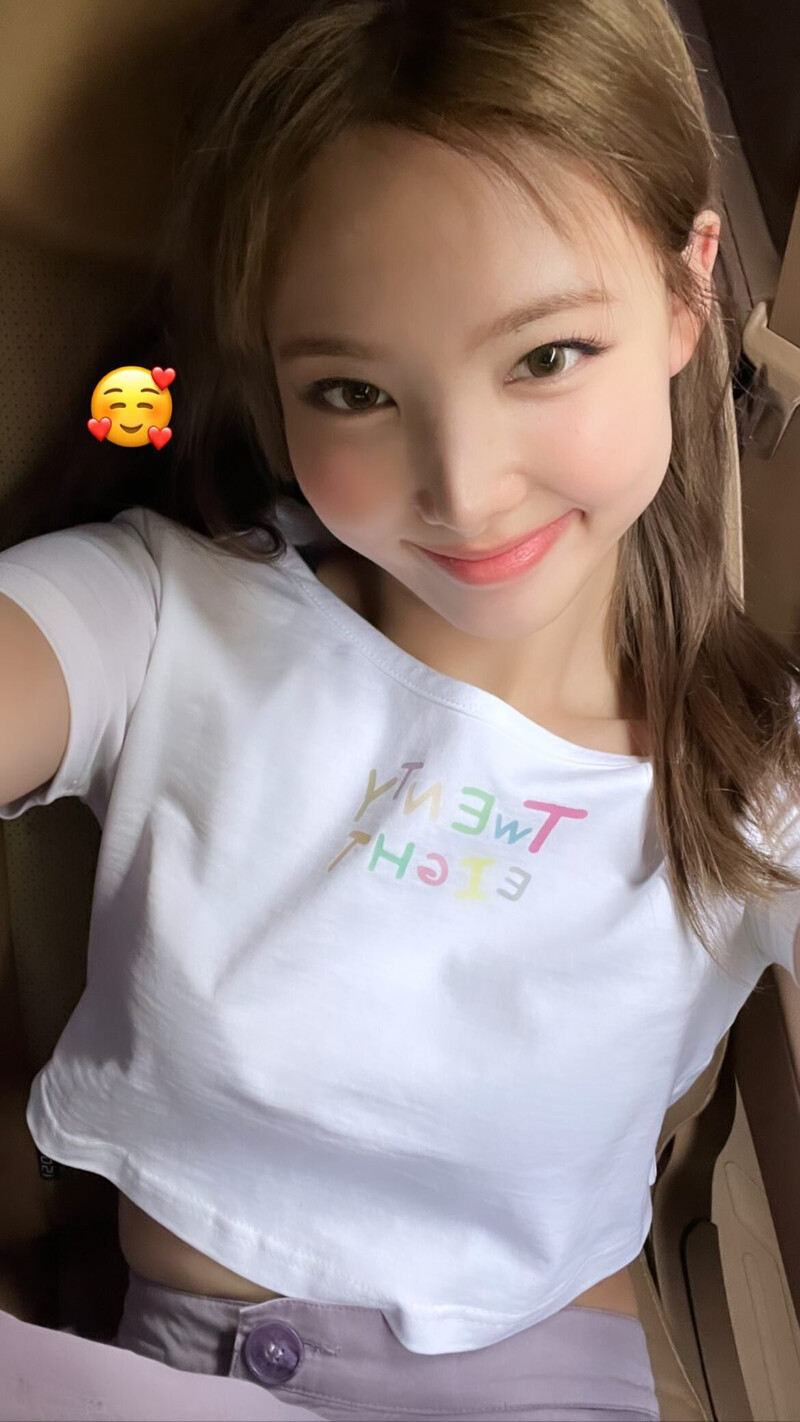 220831 TWICE Nayeon Instagram Update documents 1