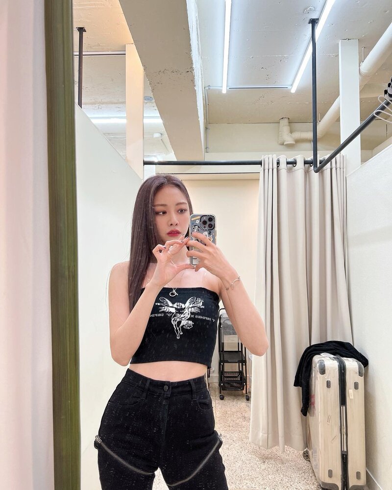 220913 Brave Girls Eunji Instagram Update documents 2