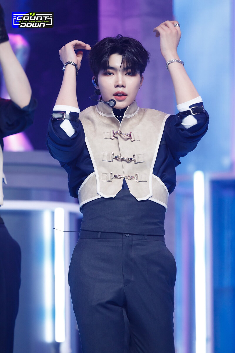 231109 ZEROBASEONE Gunwook - "Crush" and "Melting Point" at M Countdown documents 5