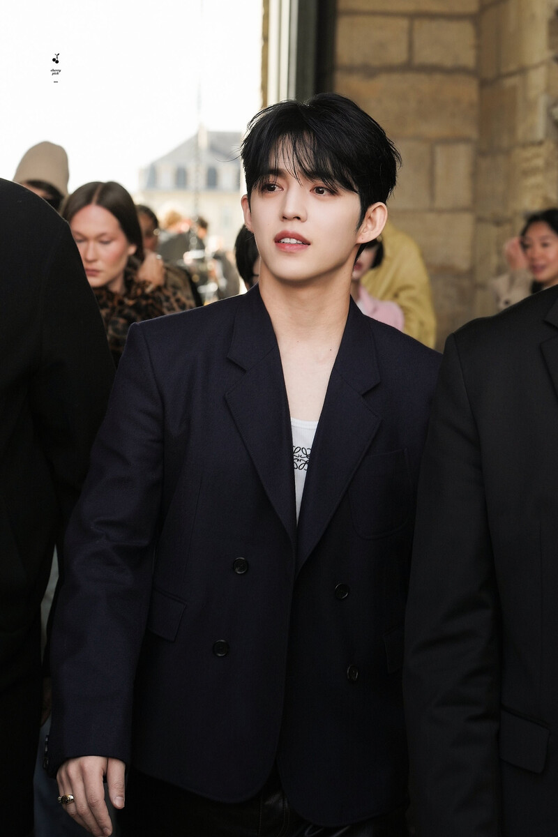 240927 SEVENTEEN S.Coups - LOEWE Paris Fashion Week documents 15