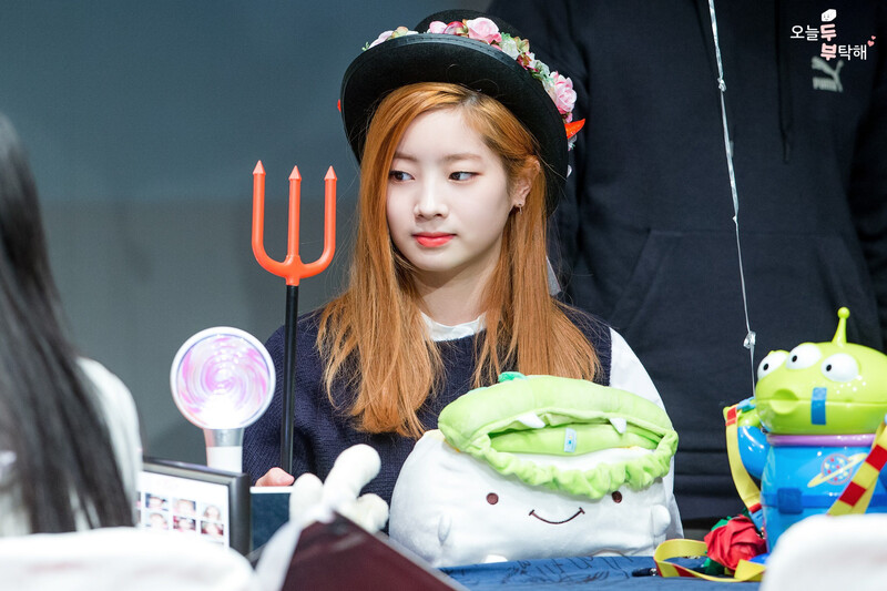 161030 TWICE Dahyun - 1st Fansign 'TWICEcoaster Lane 1' documents 1