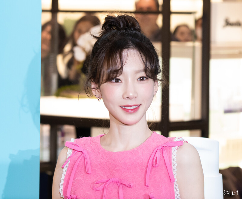 230330 Taeyeon - Benefit Pop-up Store Event documents 18