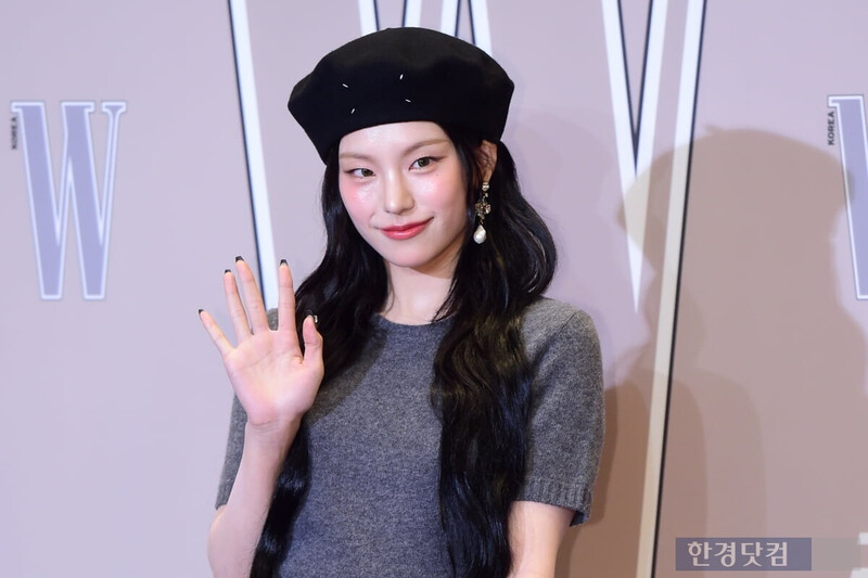 241014 ITZY Yeji at the W Korea ‘LOVE YOUR W’ Event documents 1