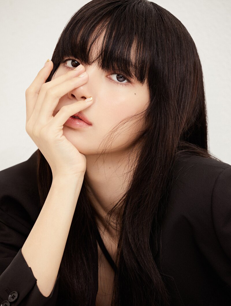 ELLE Japon February 2023 LISA BLACKPINK Japan Fashion Magazine New