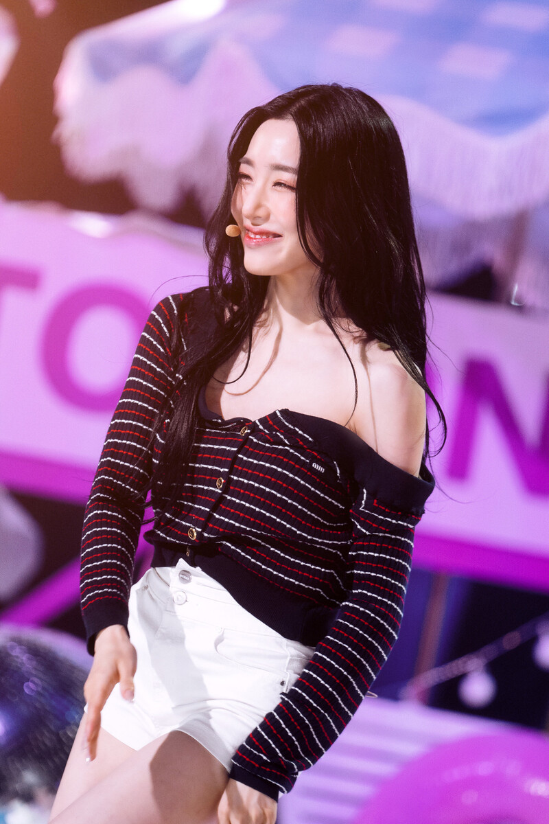 Girls' Generation Tiffany - 'FOREVER 1' at Inkigayo documents 20