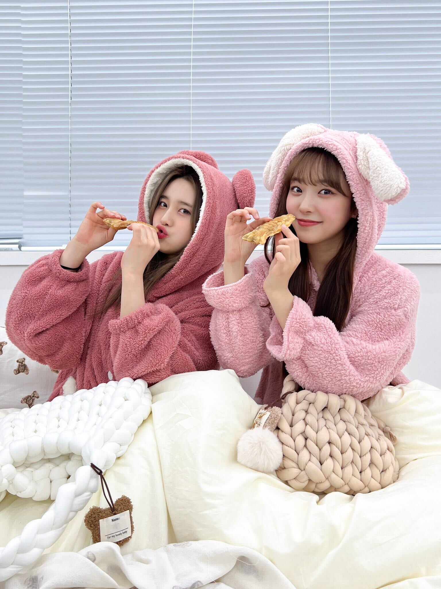 221202 LIGHTSUM Twitter Update - Nayoung and Yujeong | kpopping