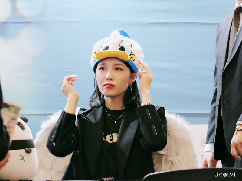 181109 Apink EUNJI at Hyehwa Busan Fansign event documents 23