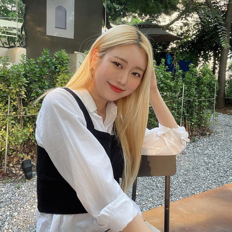 210710 Jane Instagram Update (MOMOLAND) documents 6